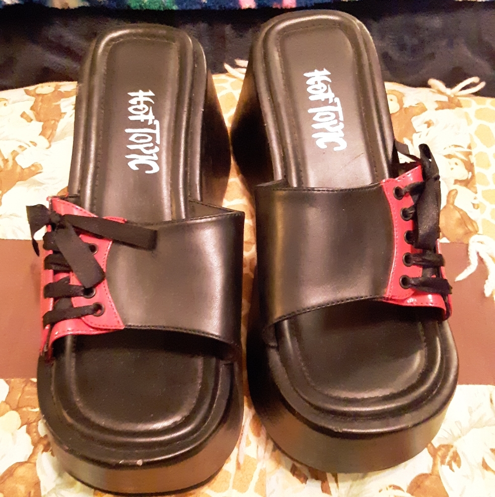 Hot topic sadels